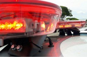 Idoso é preso após ser flagrado pela esposa beijando neta na boca
