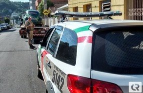 Casal levou criança junto para comprar drogas em boca de fumo