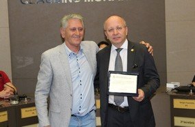 Câmara de Vereadores homenageia ex-delegado da Receita Federal