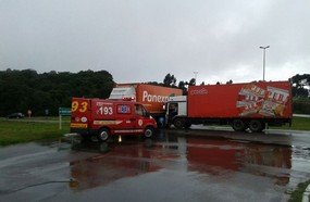 Colisão entre caminhões no trevão de Irani