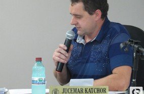 Ginásios devem ser repassados para associações de moradores