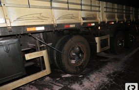 Rodado de carreta paraguaia pega fogo na BR-282