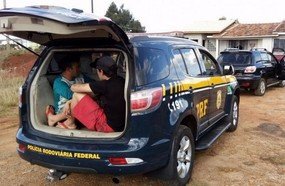 PRF recupera em Campos Novos carro roubado com placas clonadas