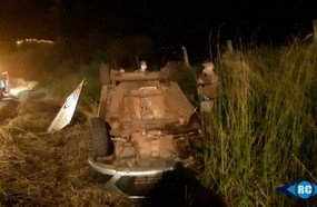 Motorista abandona carro depois capotar em Capinzal