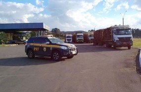 PRF flagra oito carretas com excesso de peso em Água Doce