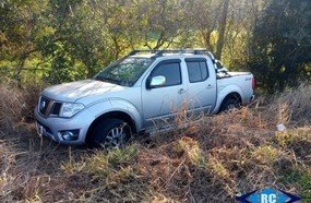 Condutor abandona caminhonete após saída de pista na SC-467