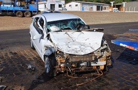 Colisão com caminhão deixa motorista ferido em Campos Novos