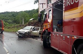 Saída de pista deixa motorista ferido em Tangará