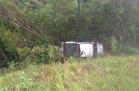 Mulher e filhos sofrem escoriações em saída de pista na BR-282