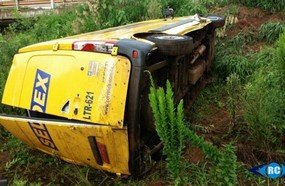 Veículo terceirizado dos Correios tomba em Capinzal