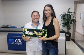 CDL entrega prêmios aos ganhadores da promoção de Natal