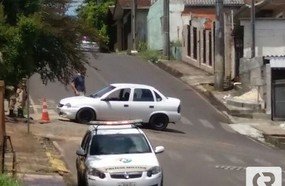 Motorista cai em buraco deixado pelo Simae em Herval
