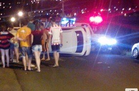 Jovem tomba após colidir em outro veículo no bairro Santa Tereza