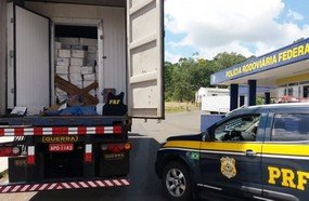 PRF apreende 21 toneladas de camarão argentino na BR-282