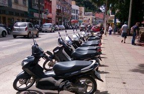 Vereador sugere que estacionamento para motos continue sendo gratuito