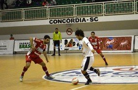 Joaçaba Futsal perde fora de casa por 3x2