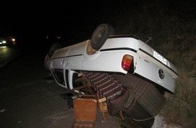 Saveiro capota após colidir com Gol na BR-470