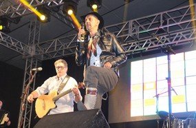 Oswaldir e Carlos Magrão e Feira Multicultural nos 100 anos de Joaçaba