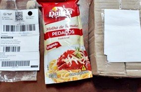 Mulher compra celular pela internet, mas recebe molho de tomate