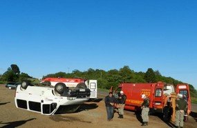 Veículo com pacientes de Videira capota no Rio Grande do Sul