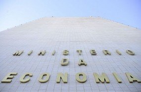 Saúde pública continua gratuita para população, diz Economia