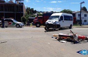 Colisão entre moto e van deixa dois feridos em Capinzal