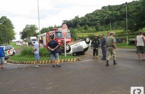 Mãe e filha feridas em colisão violenta no Distrito Industrial