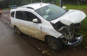 Colisão entre veículos deixa quatro feridos na BR-282