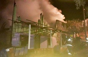 Incêndio consome casa de dois andares em Piratuba