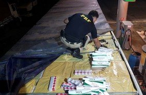 PRF apreende carreta com 450 mil maços de cigarros na BR-282
