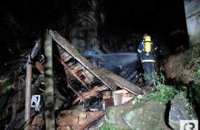 Casa é consumida por incêndio em Herval d´Oeste