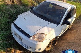 Veículo com família capota no interior de Capinzal