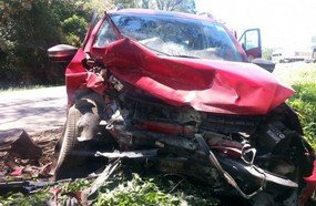 Colisão frontal deixa quatro feridos na BR-153