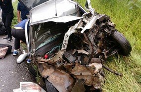 Mulher morre após colidir contra ônibus da Reunidas na BR-282