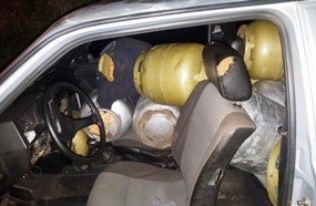 Motorista é preso com 17 botijões de gás dentro do carro