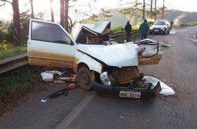 Colisão entre carro e caminhão deixa motorista ferido na BR-282