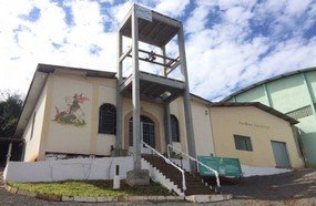 Capela do bairro São Jorge recebe torre com sino