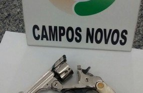 PM apreende revólver com motorista em Campos Novos