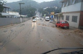 Chuva forte alaga ruas em Joaçaba e Herval d´Oeste