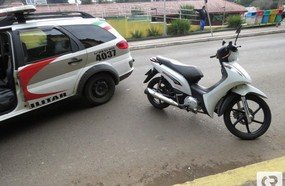 Acidente entre carro e moto no centro de Herval