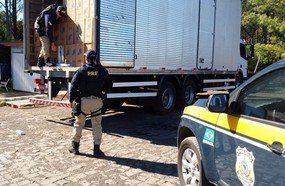 PRF apreende carga de cigarros avaliada em quase R$ 2 milhões