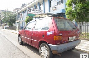 Motorista embriagado é detido após jogar garrafas pela janela do veículo