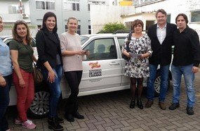 Tuti consegue veículo para o Centro Espírita Obreiros da Luz