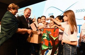 Cápsula do tempo armazena cartas de estudantes catarinenses