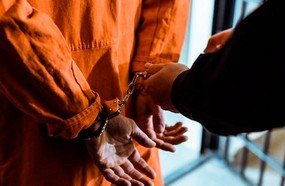 Preso por estupro, homem é vítima de abuso sexual no presídio