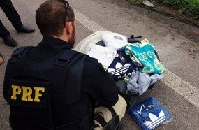 Roupas falsificadas são apreendidas durante operação em SC