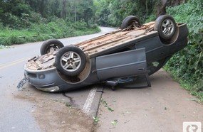 Motorista capota veículo na SC-150, entre Joaçaba e Lacerdópolis