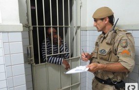 Polícia prende elementos que furtavam objetos de caminhões