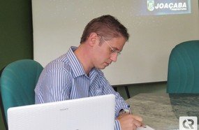 Prefeito em exercício não veta reposição salarial aos agentes políticos
