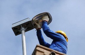 Joaçabenses podem solicitar reparos na iluminação pela internet